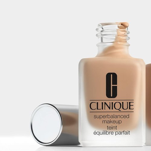 Clinique Superbalanced Oil-Free Liquid Foundation - Hydrating Formula for All Skin Types | Moderate Coverage + Natural Finish