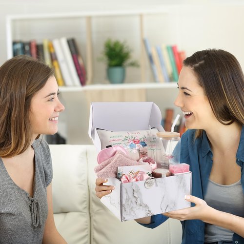 12 Pieces Christian Gifts for Women,Inspirational Gift Set, Spiritual Religious Catholic Gifts Box for Women Friends Female Sister Mom (i am)