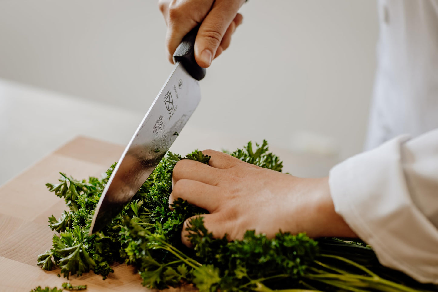 Mercer Culinary M18134BK Bread Knife, 6-Inch, Millennia Black