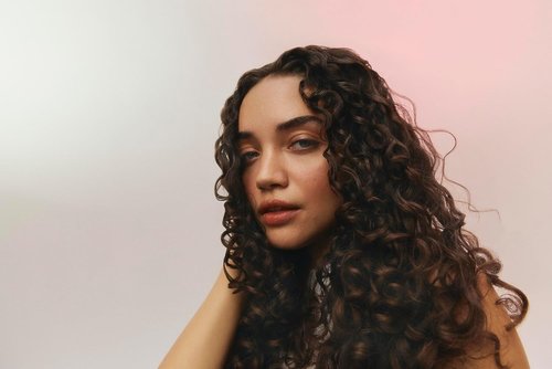 Ouidad VitalCurl + Leave-In Styling Hair Serum - 8.5 oz Lightweight Hydrating Serum for Curly Hair & Scalp | Restores Shine & Moisture