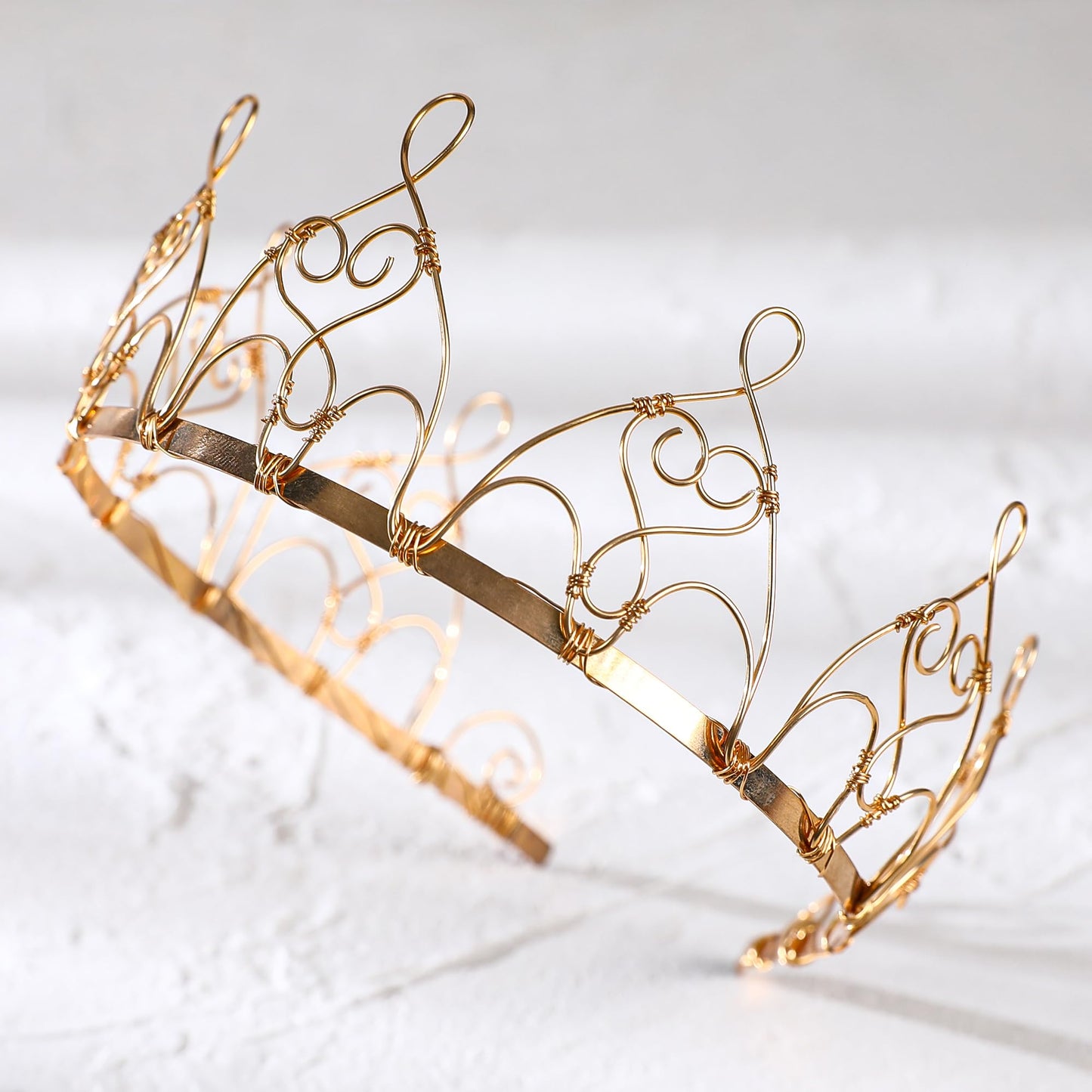 CoTeeZa Medieval Queen Crown Tiara - Renaissance King Retro Flower Tiara Classic Golden Royal Princess Tiara Golden Carnival Queen Headband Baroque Bride Wedding Photo Birthday Party