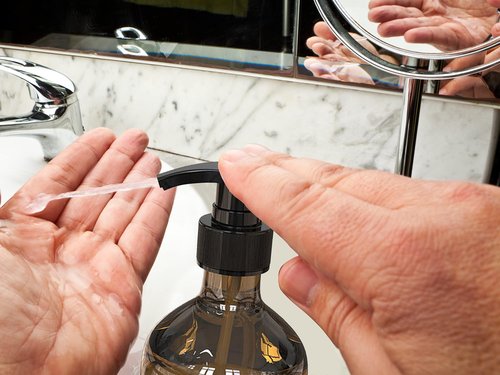 2 PCS 10 OZ Pump Bottle Plastic Pump Lotion Dispenser Empty Bottles Refillable Plastic Containers for Shampoo Lotion Body Wash, Creams, Moisturizer, Massage Oil, Multicolor