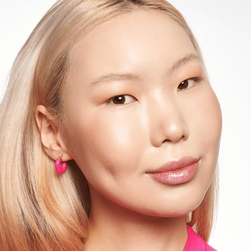essence | Baby Got Glow Liquid Highlighter | Lightweight, Blendable & Buildable with Sponge Applicator for Radiant Glow | Vegan & Cruelty Free