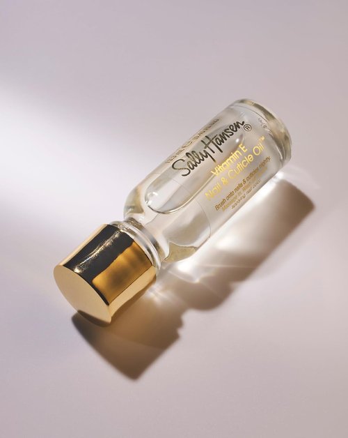 Sally Hansen Nail Treatment - Vitamin E Nail & Cuticle Oil™ | Deeply Nourishes & Conditions Dry Nails