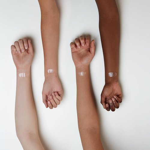 Essence | What The Fake! Plumping Lip Filler - Translucent Pearly Lip Gloss for Full, Voluminous Lips | Vegan & Cruelty-Free
