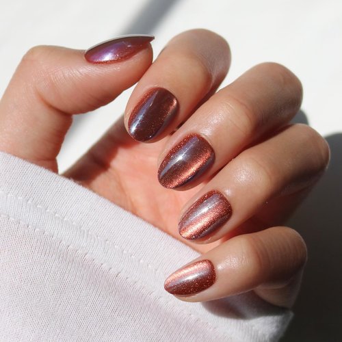 Glamnetic Press On Nails - Magnetic Moscow Fake Nails | Short Oval Fake Nails with a Cat-Eye Magnetic Velvet Finish, Salon Quality Halloween Nails | 15 Sizes - 30 Nail Kit with Glue