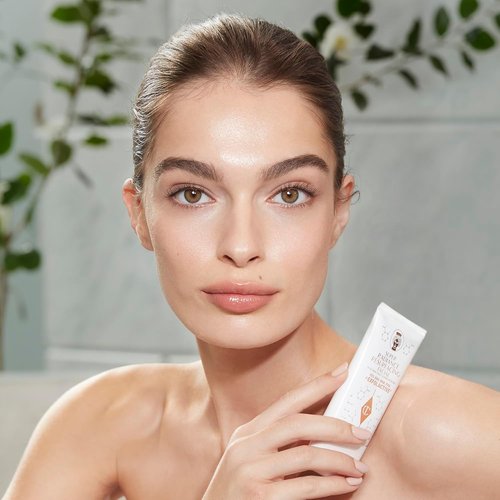 Charlotte Tilbury Super Radiance Face Exfoliator - Gentle Exfoliating Mask with Salicylic & Glycolic Acid for Refined Pores & Radiant Glow