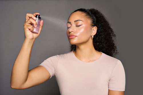 Catrice | Prime & Fine Illuminating Dewy Glow Spray | Transparent and Fast Drying Fixing Spray| Paraben Free & Vegan | Cruelty Free
