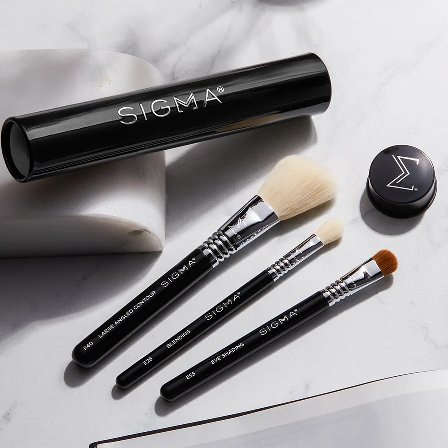 Sigma Beauty E25 Eyeshadow Blending Brush - Professional Tool for Seamless Blending & Softening Edges (1 Brush)