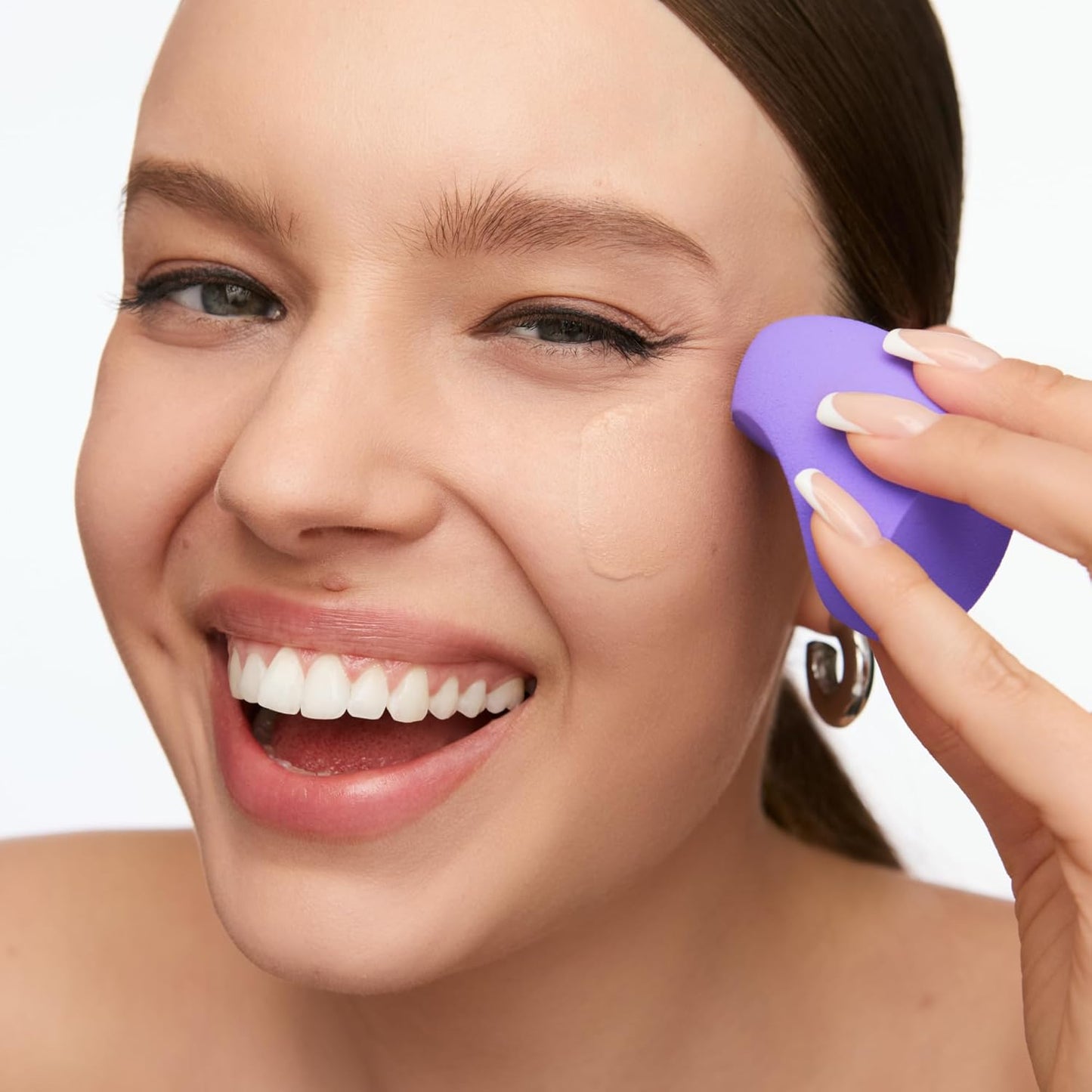 Wonderskin Curve Blender - Ergonomic Makeup Sponge for Seamless Blending & Contouring | Ideal for Foundation, Creams & Powders