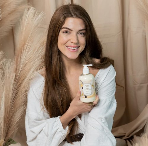 Camille Beckman French Vanilla Scented Silky Body Cream, Daily Moisturizer for All Skin Types | Non-Greasy Vegan Formula to Nourish and Soften Hands and Body, 13 Ounce