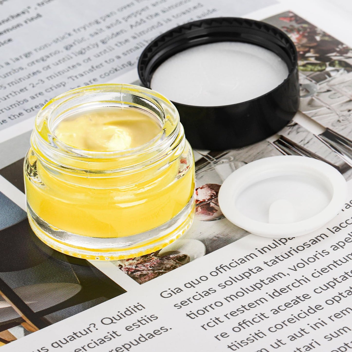 Coloch 90 Pack 5ml Empty Glass Jars with Black Lid, Clear Airtight Cosmetics Container Bulk Refillable Tiny Sample Jar for Cosmetics, Lotion, Cream, Samples, Wax, Skincare, Travelling, Retail Store