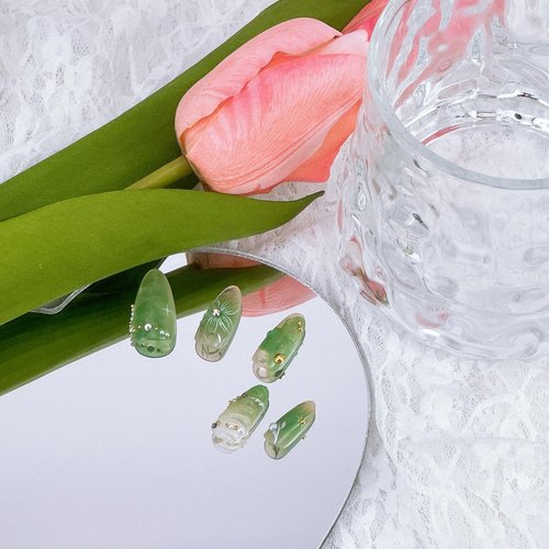 30Pcs Green Press on Nails Medium Almond Fake Nails with 3D Pearl Gold Beads Designs Stick on Nails 3D Flower Butterfly False Nails Spring Summer Acrylic Nails Silver Star Glue on Nails for Women