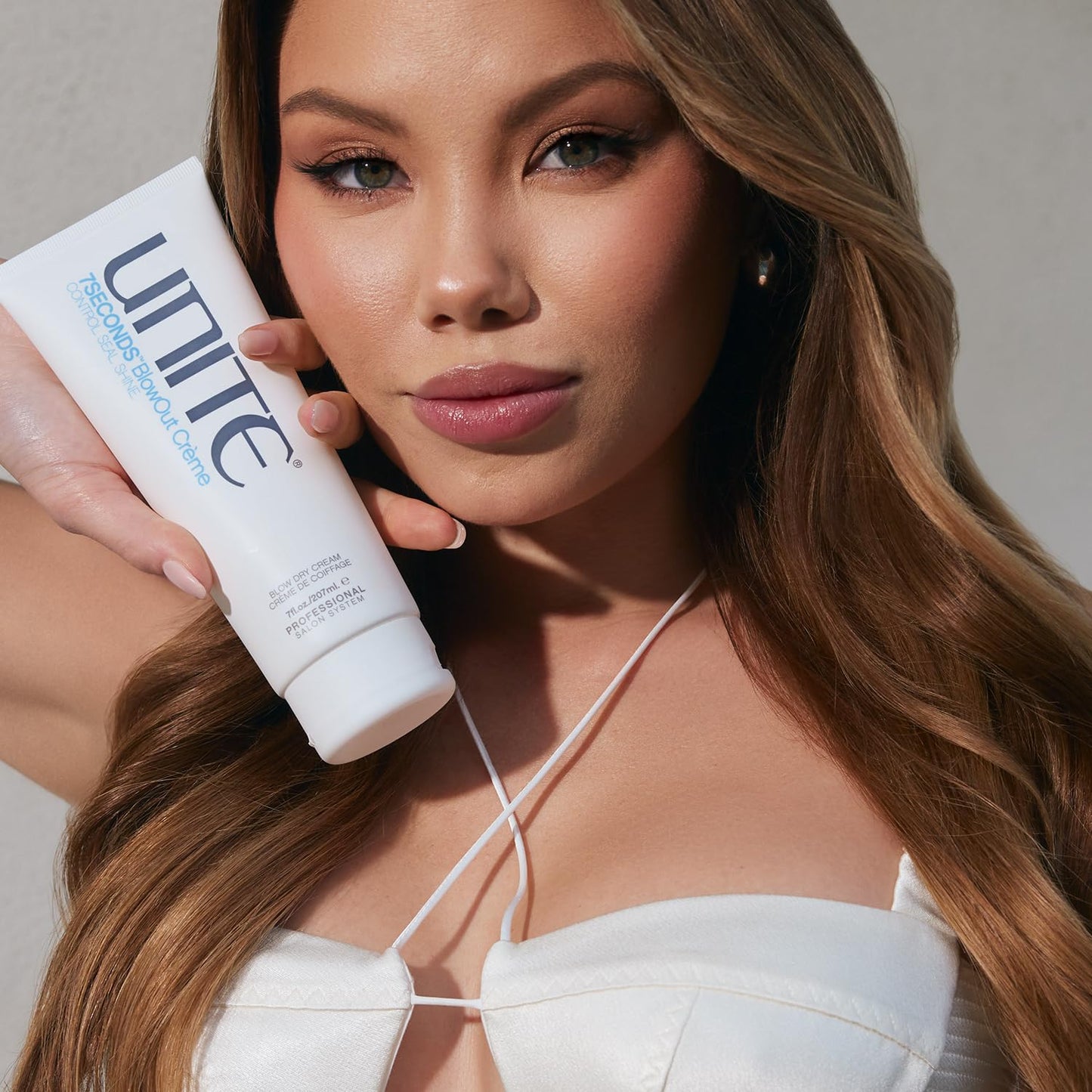 UNITE Hair 7SECONDS BlowOut Crème - Lightweight Styling Cream for Frizz Control & Humidity Defense - 7 Fl Oz