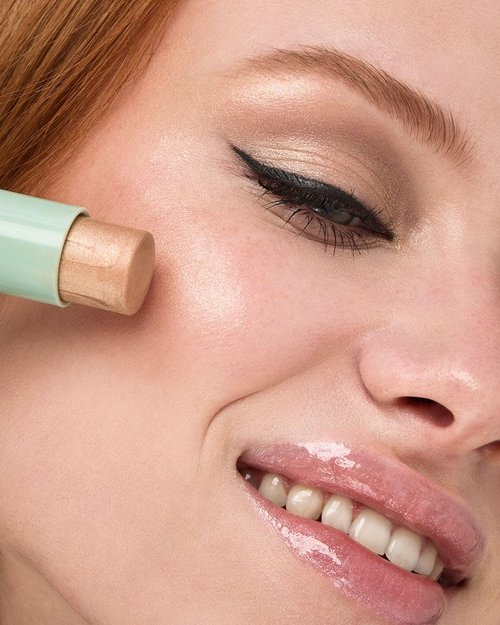KIKO Milano Creamy Touch Highlighter Face Stick - Radiant Glow in Shade 01 | Easy Application