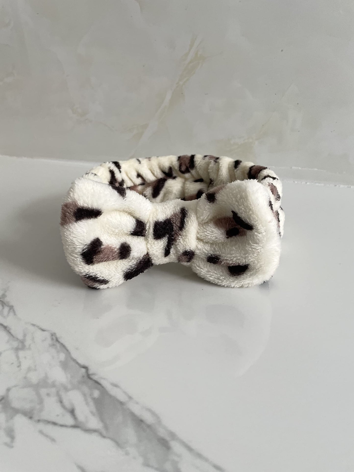 Cozy Manor 7 Pieces Spa Wrist Washband Set 6 Pieces Absorbent Wrist Towels for Washing Face and Facial Makeup Headband with Laundry Bag Wristbands for Women Girls (baowen)