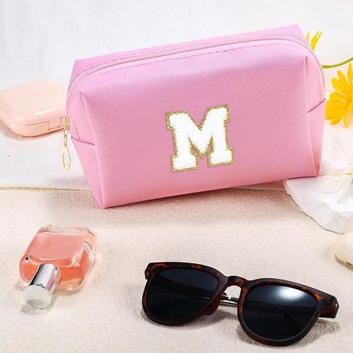 URSKYTOUS Gifts for Girls Initial Makeup Bag Personalized Cosmetic Bag with Zipper Cute Travel Toiletry Bag Waterproof PU Preppy Makeup Pouch Birthday Gift for Teen Girls Women(Pink M)