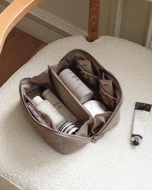 EACHY Leather Makeup Bag, Portable 180° Wide-Open Flat Cosmetic Bag for Women, Large Capacity Make Up Organizer Makeup Pouch with Divider and Handle