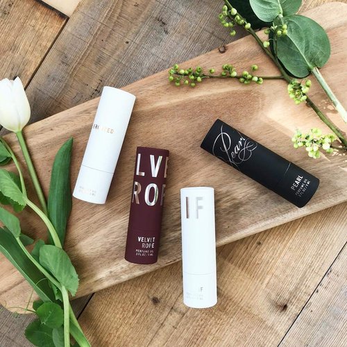 APOTHIA PEARL | Perfume Oil Roll On | Plum Blossom, White Peony, Shiso Leaf, Honeysuckle, Golden Amber | Long-Lasting Alcohol Free Perfume Oil for Women | Non-Toxic Fragrance | Travel Size | 9 ml
