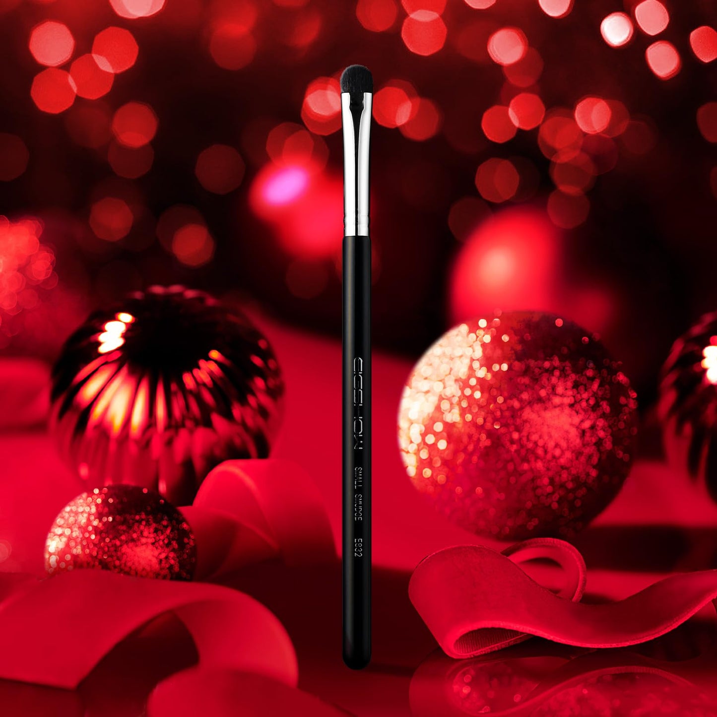 Curved Smudge Eyeshadow Brush, EIGSHOW Small Round Top Blending Eye Shadow with Synthetic Bristles for Smokey Cat Eye Makeup (E832)