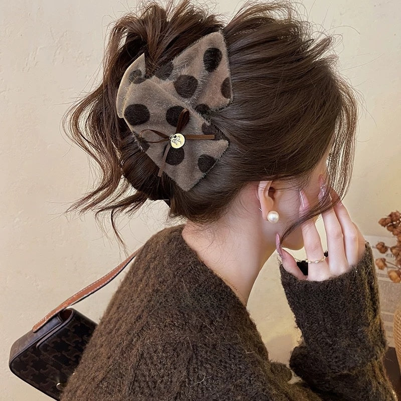 Soft Plush Bow Hair Clip - Elegant Winter Hair Accessory for All Hairstyles