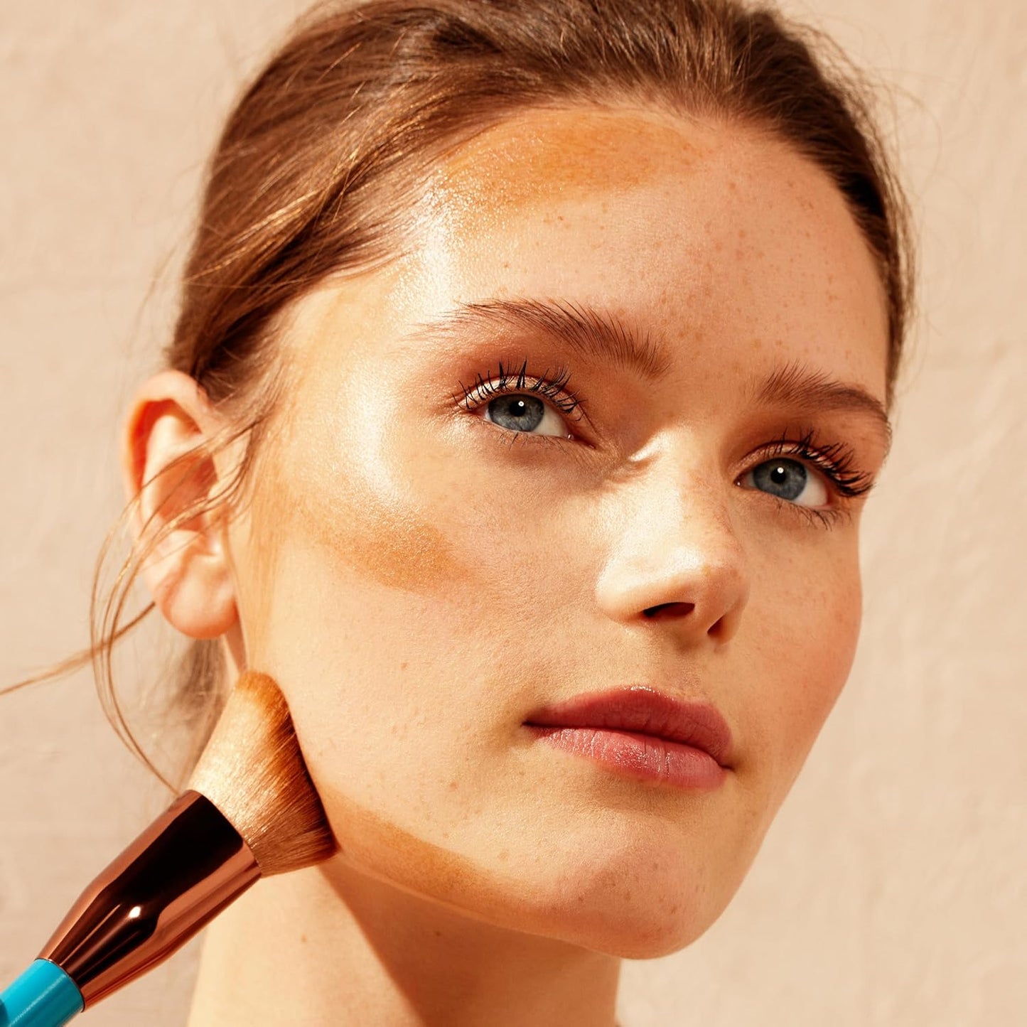 St. Tropez Ultimate Flawless Tan Face Brush - Achieve a Perfect Sun-Kissed Glow | 1 Ct