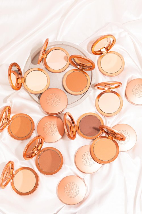YENSA Super Serum Silk Powder Foundation - Matte Foundation Makeup to Blur and Smooth Pores - Provides a Radiant and More Even Skin Tone for a Natural, Healthy Glow - Medium 3 (0.35 oz)