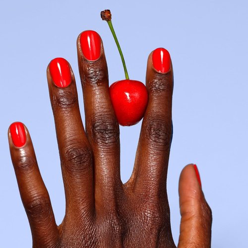 LONDONTOWN Lakur Nail Polish - Maraschino Cherry, Long-Lasting & Chip-Resistant | Non-Toxic Vegan Formula, 0.4 Fl Oz