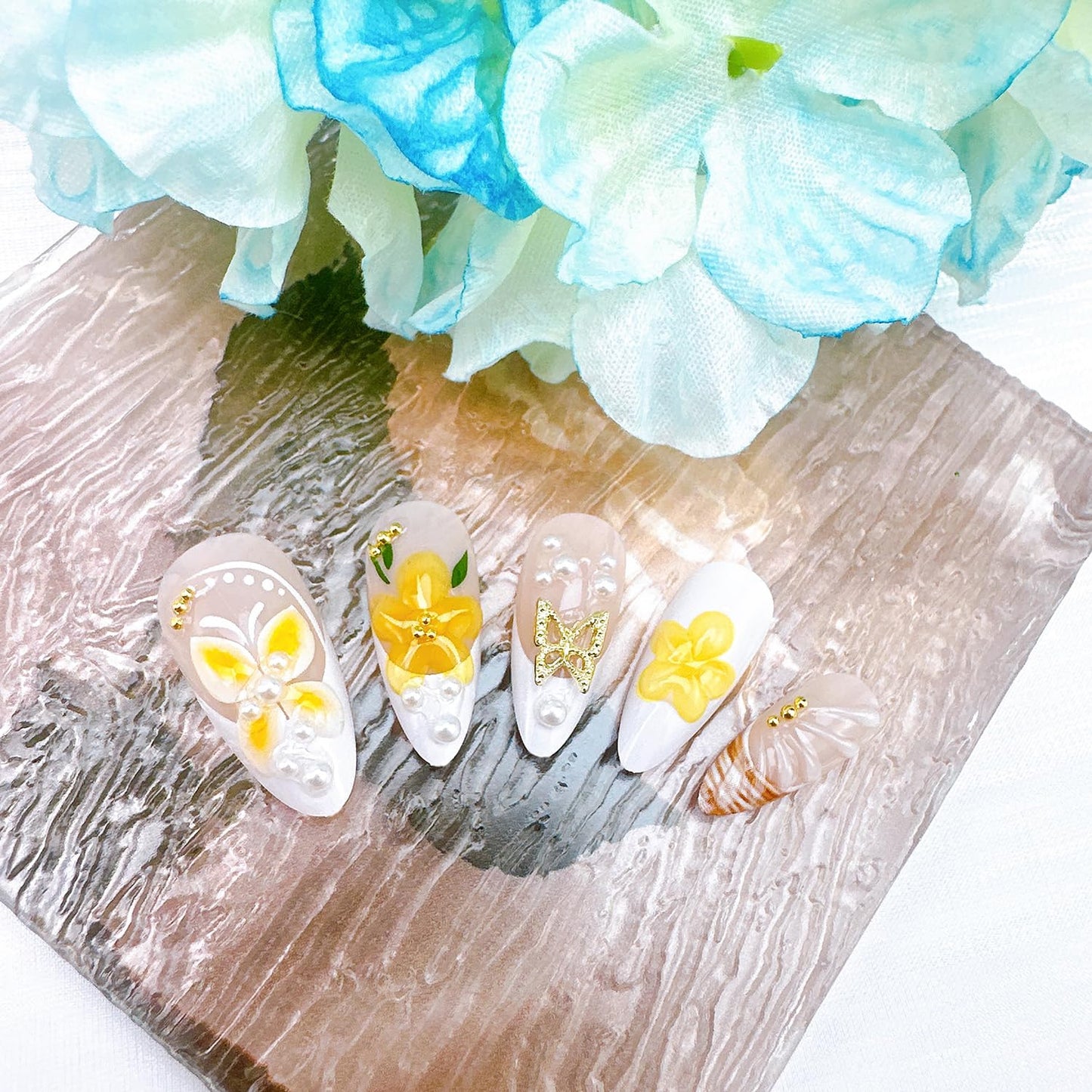 24Pcs St Patrick's Day Press on Nails Short Square Gold French Tip Fake Nails with Gold Rhinestones Horseshoe Rainbow Shamrocks False Nails St Patricks Day Acrylic Nails Irish Stick on Nails for Women