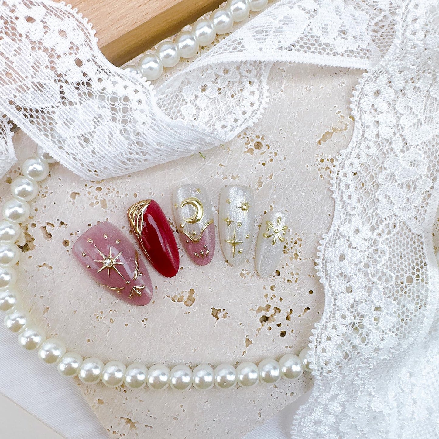 24Pcs St Patrick's Day Press on Nails Short Square Gold French Tip Fake Nails with Gold Rhinestones Horseshoe Rainbow Shamrocks False Nails St Patricks Day Acrylic Nails Irish Stick on Nails for Women