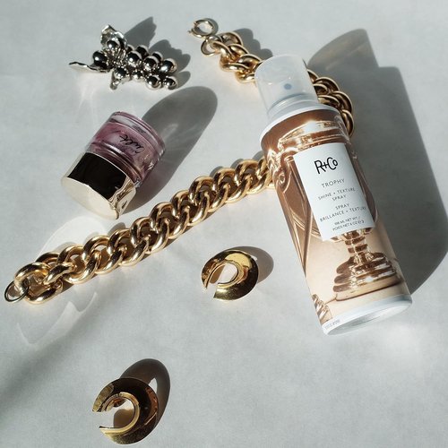 R+Co Trophy Shine Texture Spray - Flexible Hold & Dry Shine for Instant Volume | Vegan & Cruelty-Free | 1.7 Oz