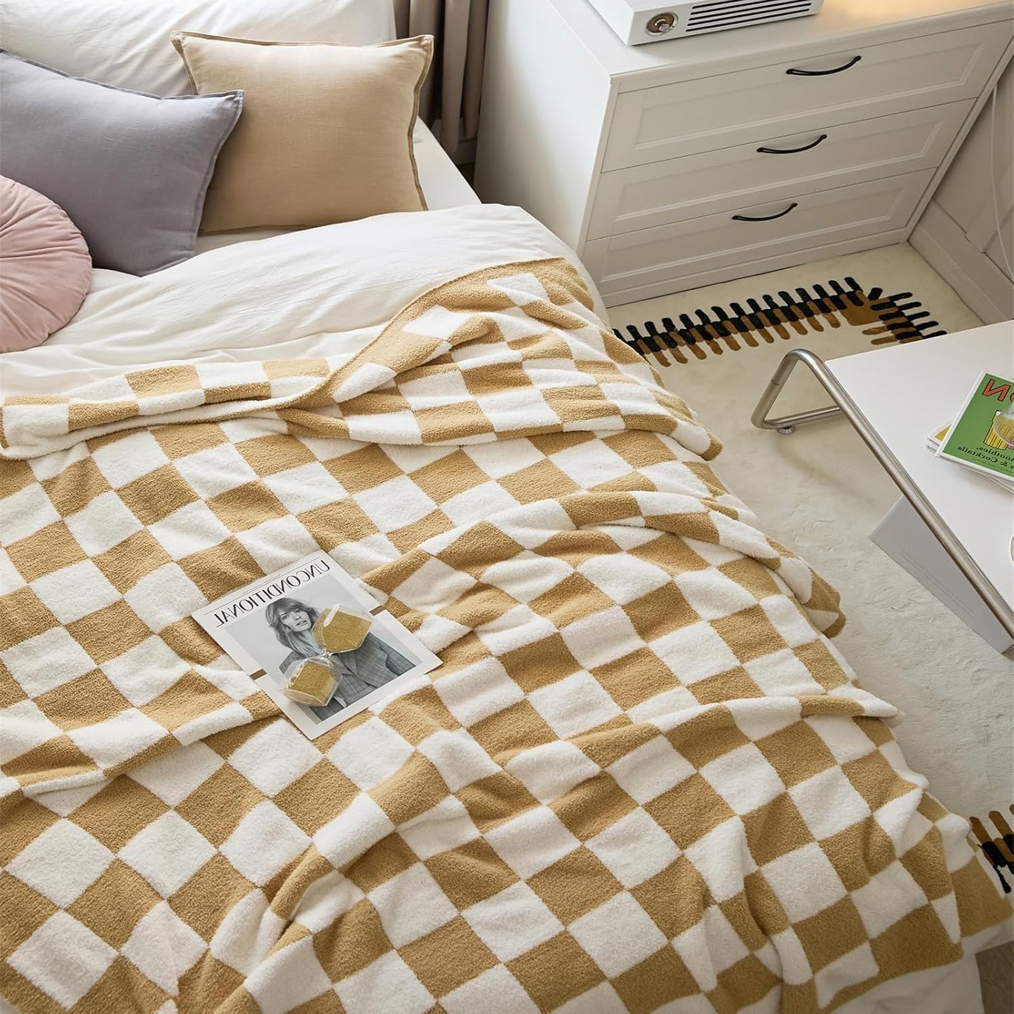 YIRUIO Checkered Knit Throw Blanket - Ultra Soft Reversible Microfiber | Cozy Fluffy Home Decor