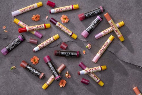 Burt's Bees Lip Shimmer - 100% Natural Moisturizer in Guava Flavor | 1 Tube for Soft Lips
