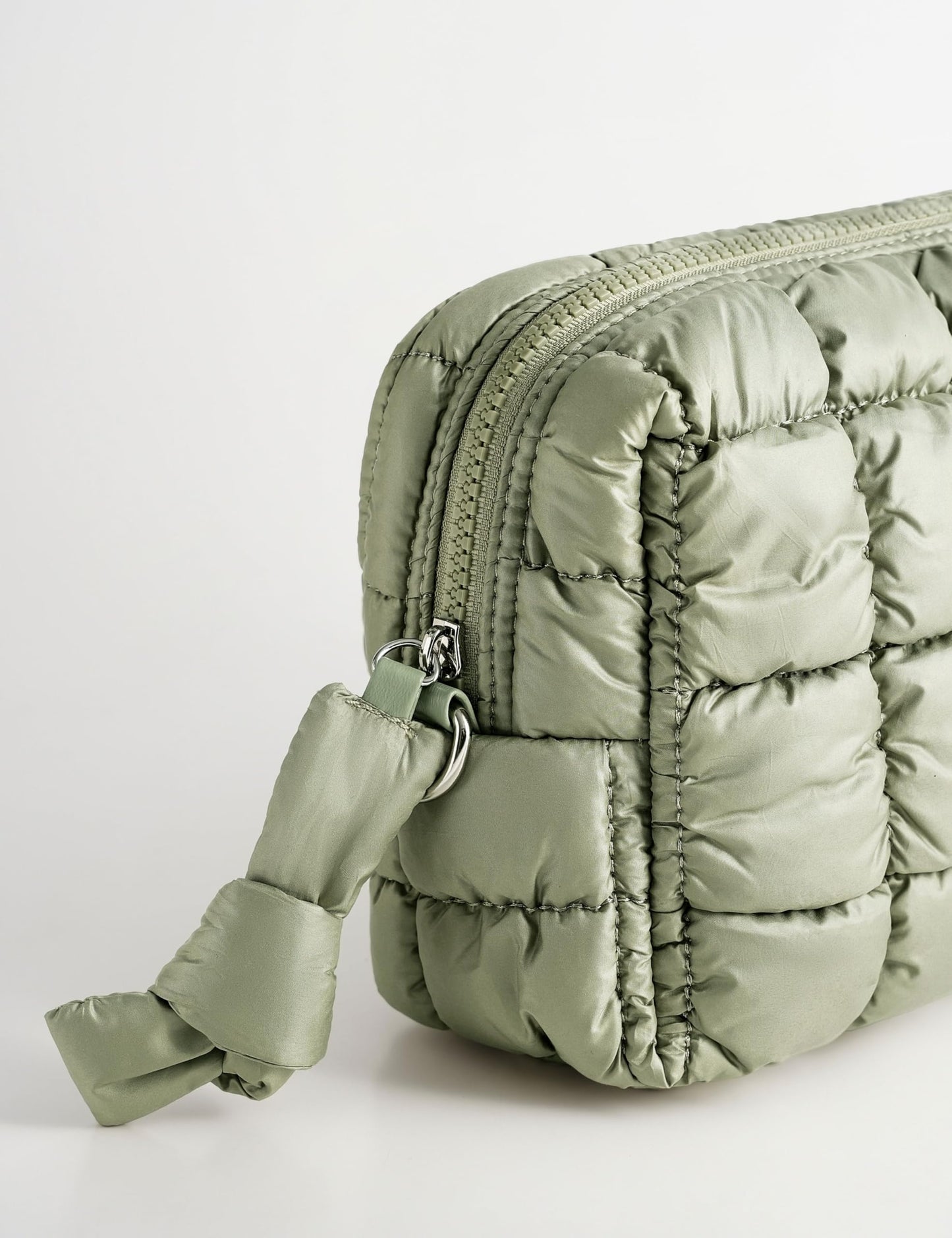 Yarnic Quilted Makeup Bag Cosmetic Bag, Travel Toiletry Bag for Women, Cute Makeup Bag Organizer Puffer Makeup Pouch (M, Sage Green)