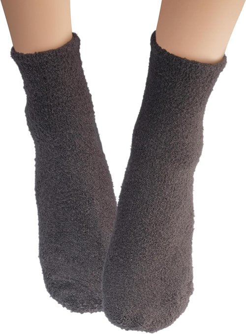 Earth Therapeutics Aloe Socks - Soft and Moisturizing - Gray/Black Double Pack (2 Pairs)