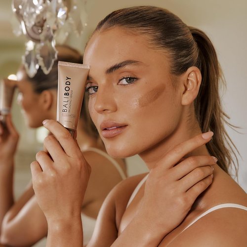 Bali Body Bronzing Serum - Hydrating Anti-Aging Skin Tint with Hyaluronic Acid & Vitamin E | Lightweight & Non-Greasy (30 ml / 1.01 fl oz)