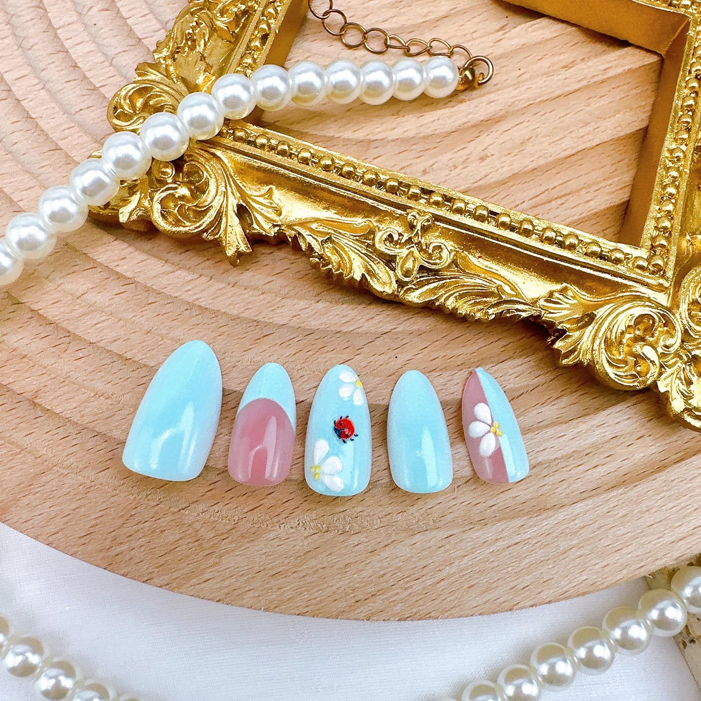 24Pcs St Patrick's Day Press on Nails Short Square Gold French Tip Fake Nails with Gold Rhinestones Horseshoe Rainbow Shamrocks False Nails St Patricks Day Acrylic Nails Irish Stick on Nails for Women