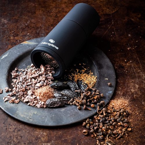 Microplane Manual Spice Mill - Versatile Cinnamon Grinder & Nutmeg Grater | Sleek Black Design