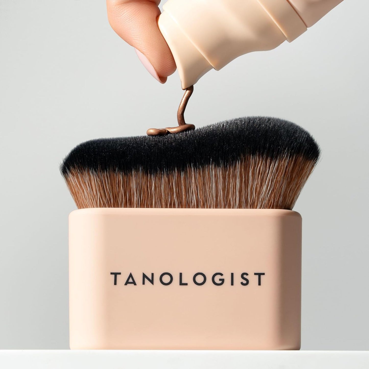 Tanologist Blending Brush - Streak-Free Application for Tanning Mousse & Lotion | Vegan & Cruelty-Free
