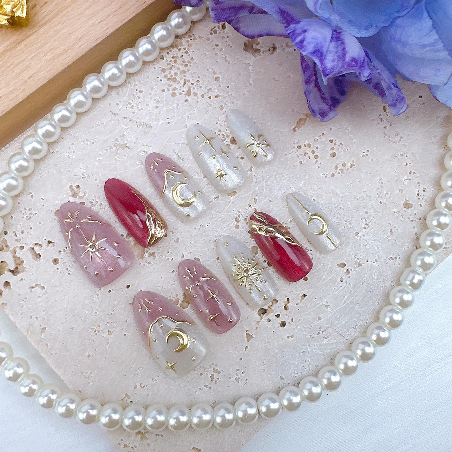 24Pcs St Patrick's Day Press on Nails Short Square Gold French Tip Fake Nails with Gold Rhinestones Horseshoe Rainbow Shamrocks False Nails St Patricks Day Acrylic Nails Irish Stick on Nails for Women