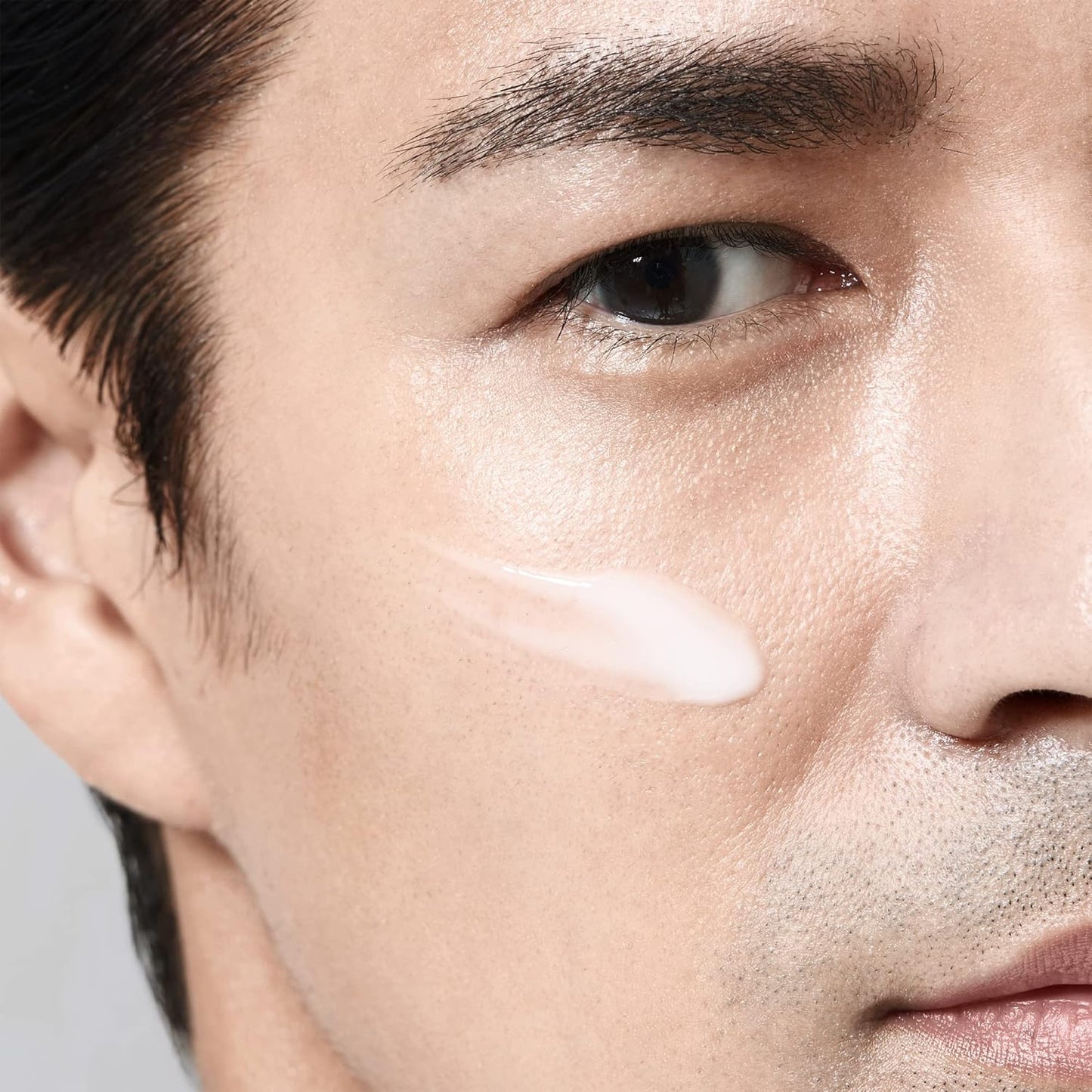 Shiseido Men Energizing Moisturizer - Extra Light Fluid 100 mL | Reduces Fine Lines & Dullness, Non-Greasy Texture