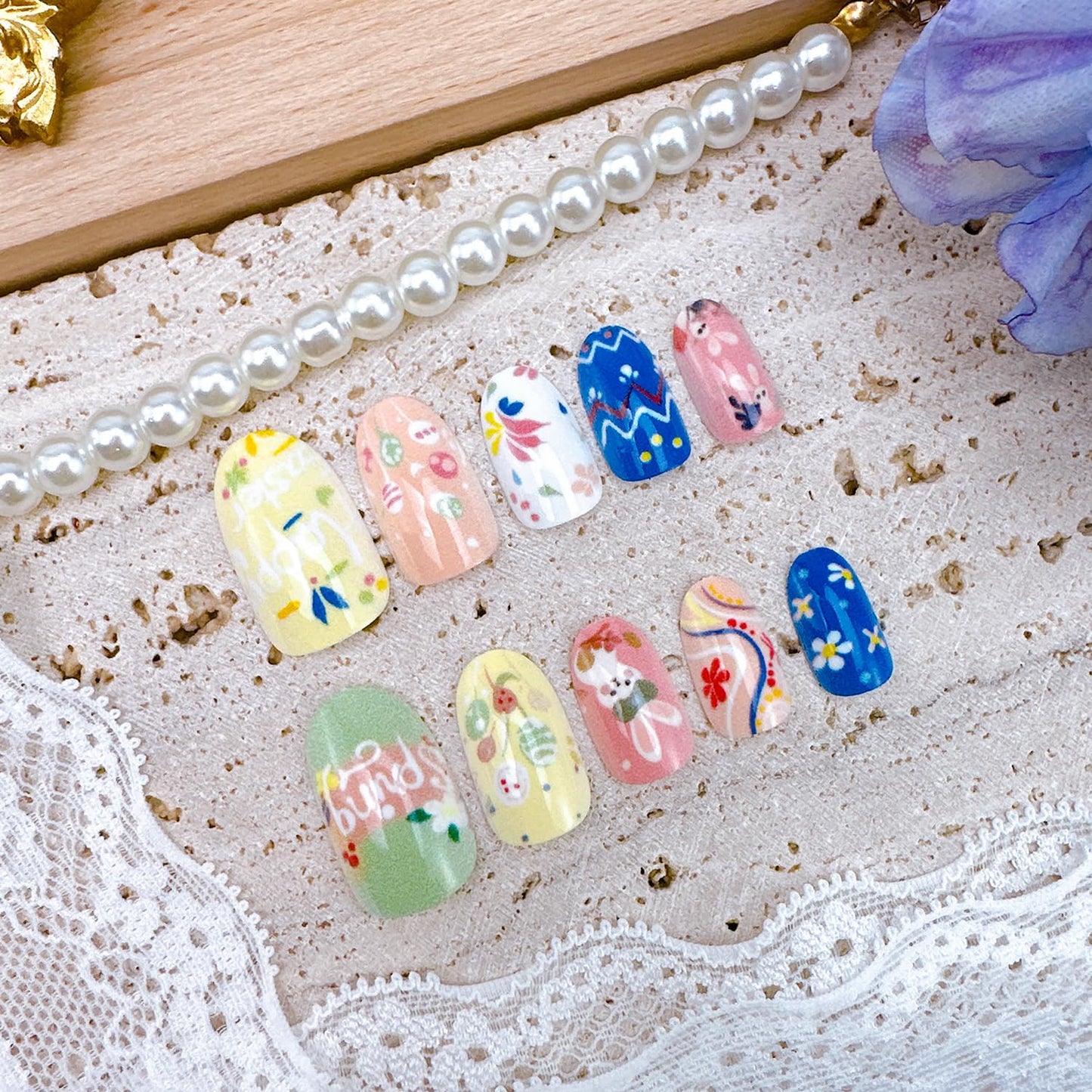 24Pcs St Patrick's Day Press on Nails Short Square Gold French Tip Fake Nails with Gold Rhinestones Horseshoe Rainbow Shamrocks False Nails St Patricks Day Acrylic Nails Irish Stick on Nails for Women