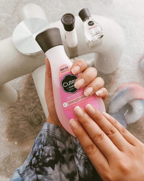 Cutex Non-Acetone Nail Polish Remover - Gentle Formula for Healthy Nails | 8 Fl Oz