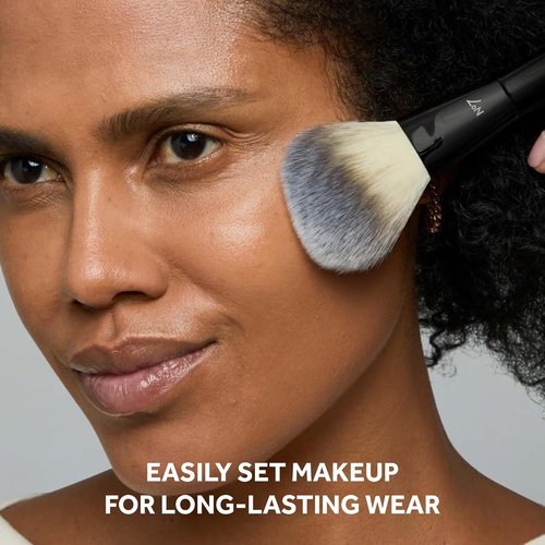 No7 Lift & Luminate Triple Action Powder - Light | Pressed Makeup Setting Powder for a Flawless Finish (10g)
