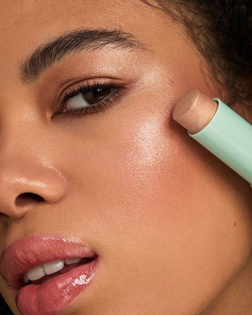 KIKO Milano Creamy Touch Highlighter Face Stick - Radiant Glow in Shade 01 | Easy Application