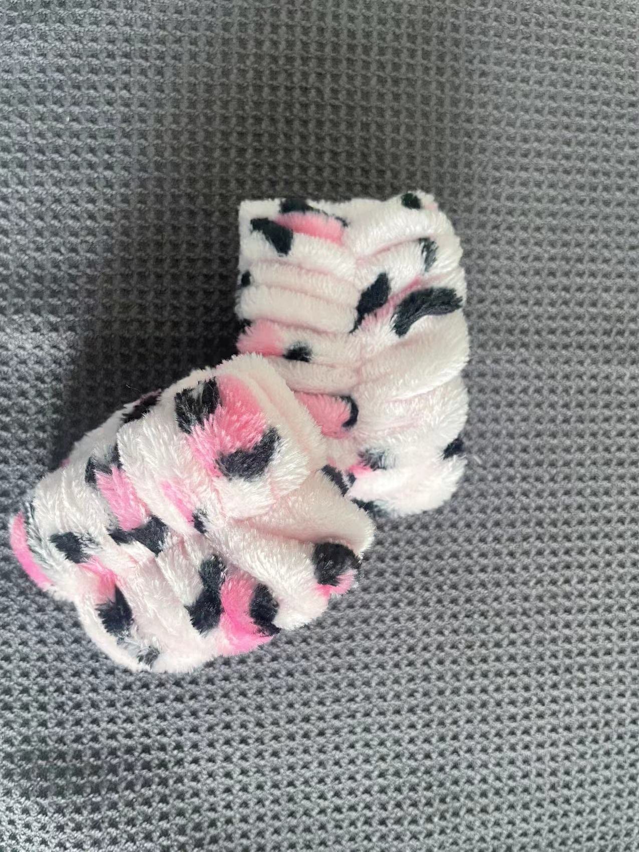 Cozy Manor 7 Pieces Spa Wrist Washband Set 6 Pieces Absorbent Wrist Towels for Washing Face and Facial Makeup Headband with Laundry Bag Wristbands for Women Girls (baowen)