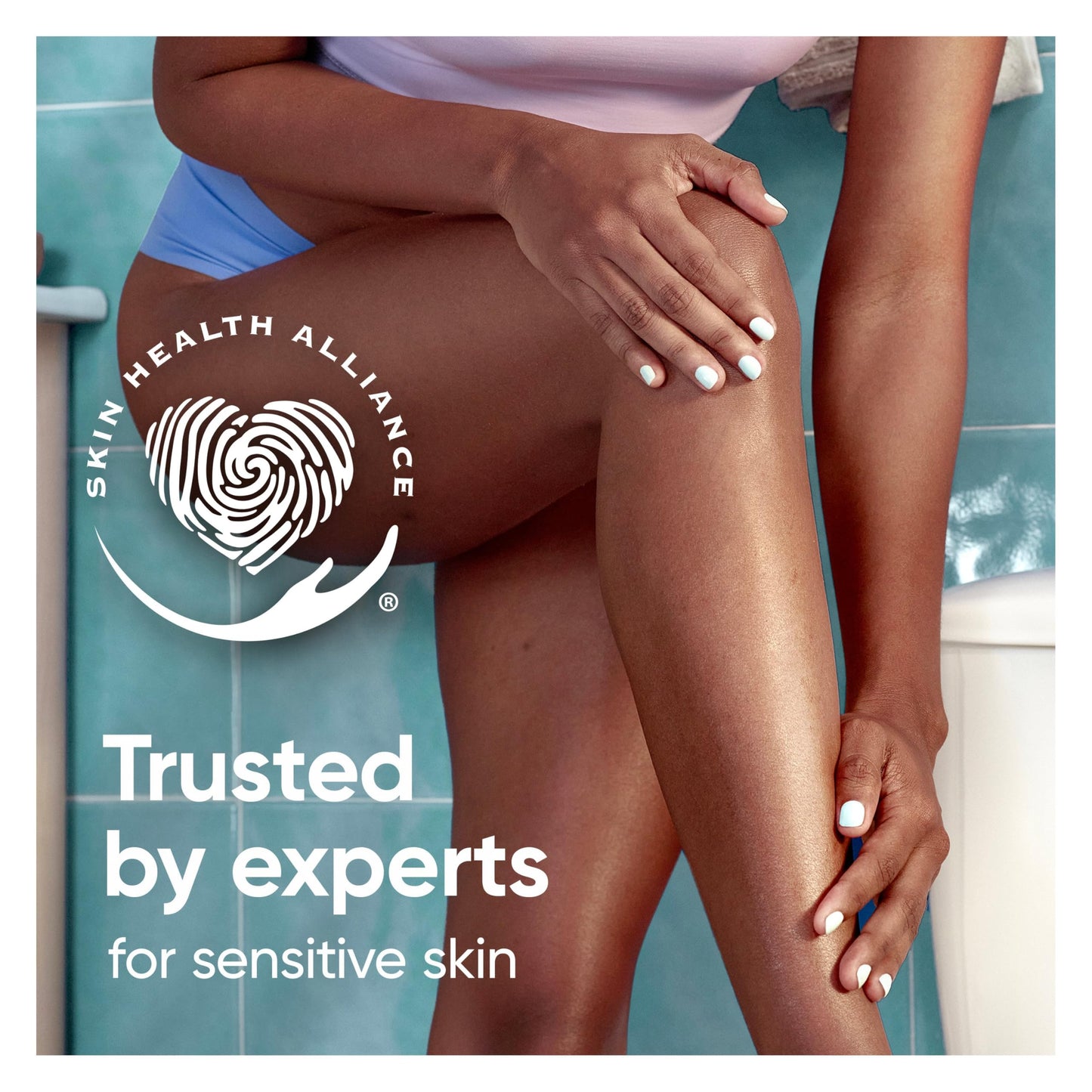 Venus Moistureglide Women's Razor, Reusable Handle, 2 Razor Blade Refills and Shower Holder