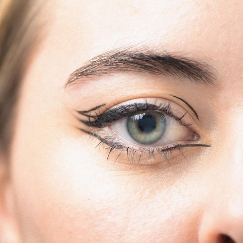 Rimmel Exaggerate Liquid Eye Liner - High-Impact Glossy Black Finish for Bold Looks