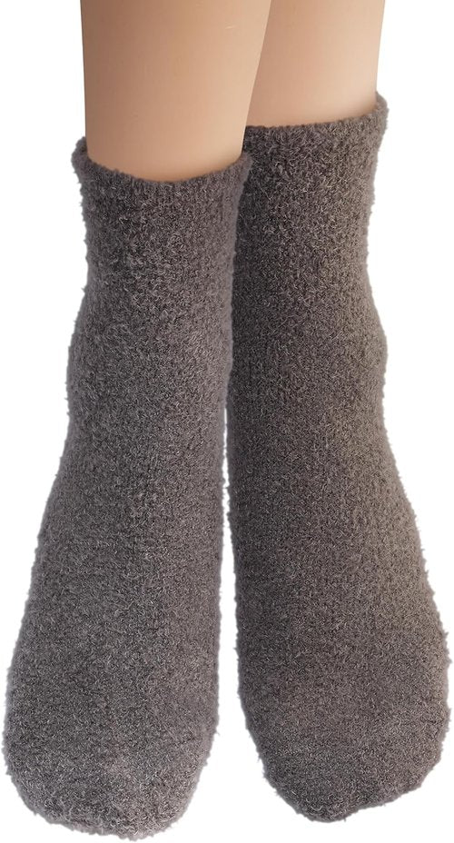 Earth Therapeutics Aloe Socks - Soft and Moisturizing - Gray/Black Double Pack (2 Pairs)