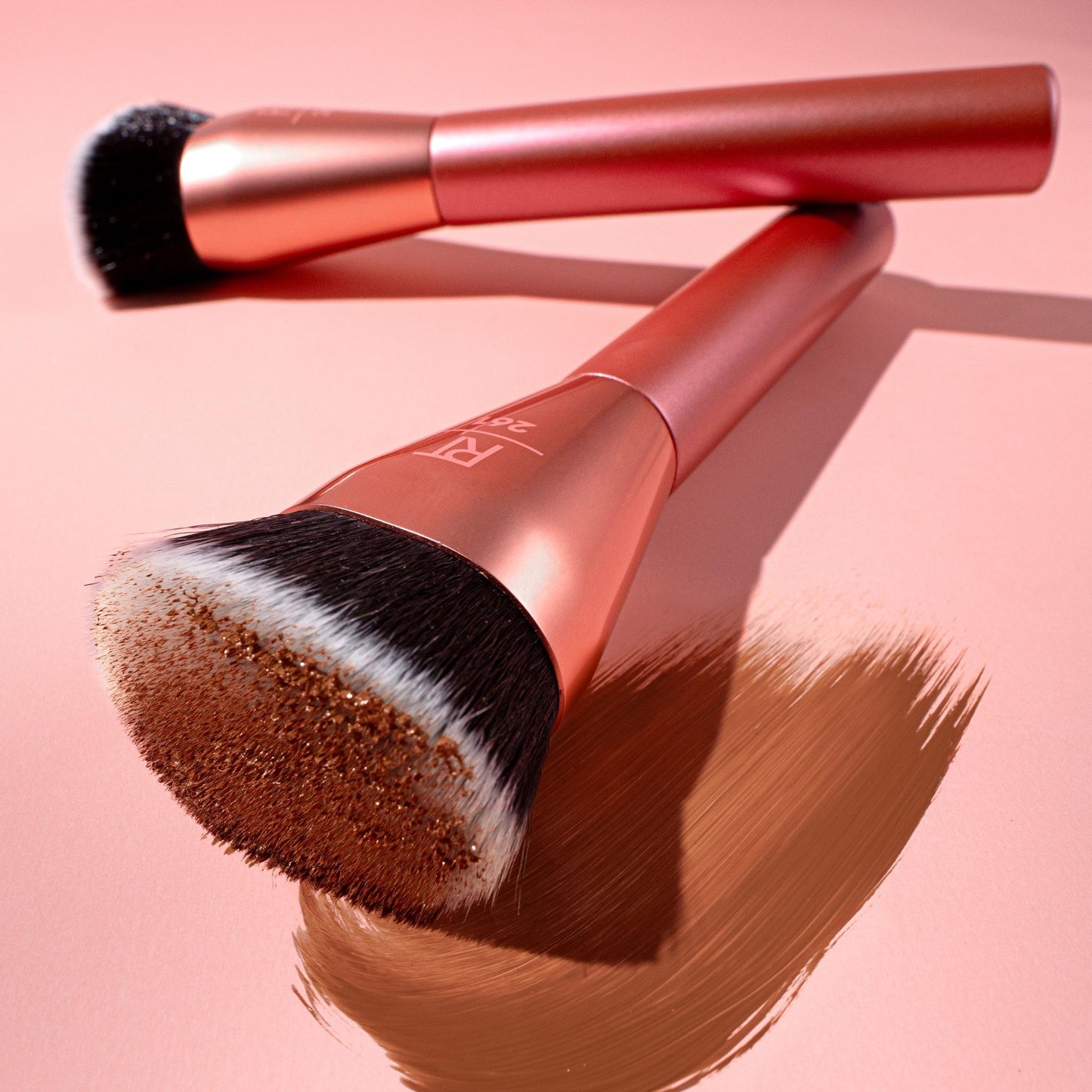 Real Techniques Snatch + Sculpt Contour Makeup Brush, For Liquid & Cream Contour & Bronzer, Flat Top & Oval Head For Blending & Buffing, Dense, Synthetic Bristles, Vegan & Cruelty Free, 1 Count